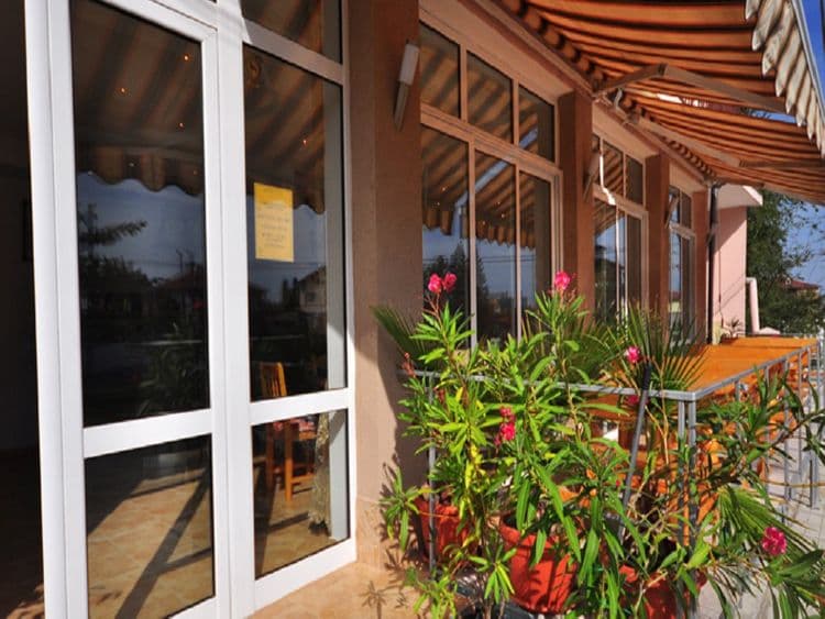 Manolovi Guest House