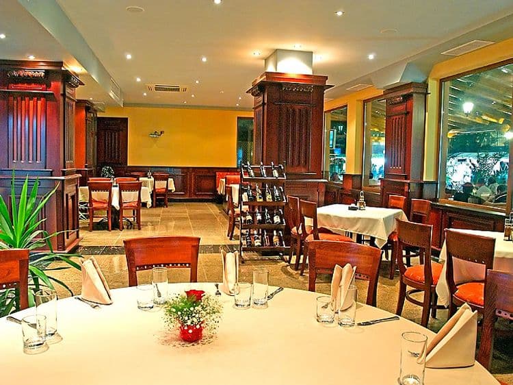 Maverick Hotel