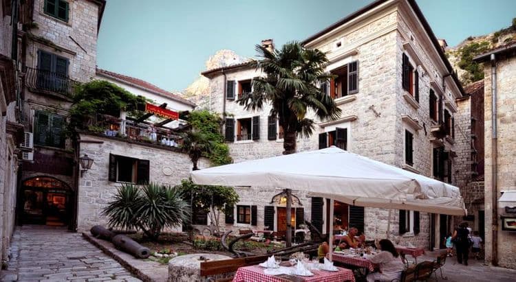Monte Cristo Hotel