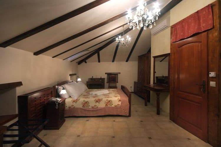 Monte Cristo Hotel