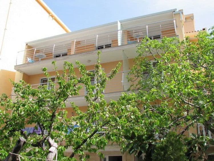 Sara Lux Apartments