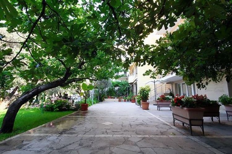 Sara Lux Apartments