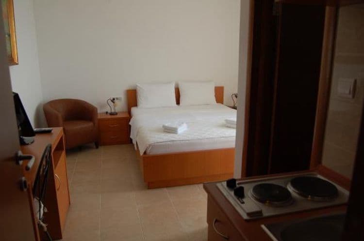 Sara Lux Apartments