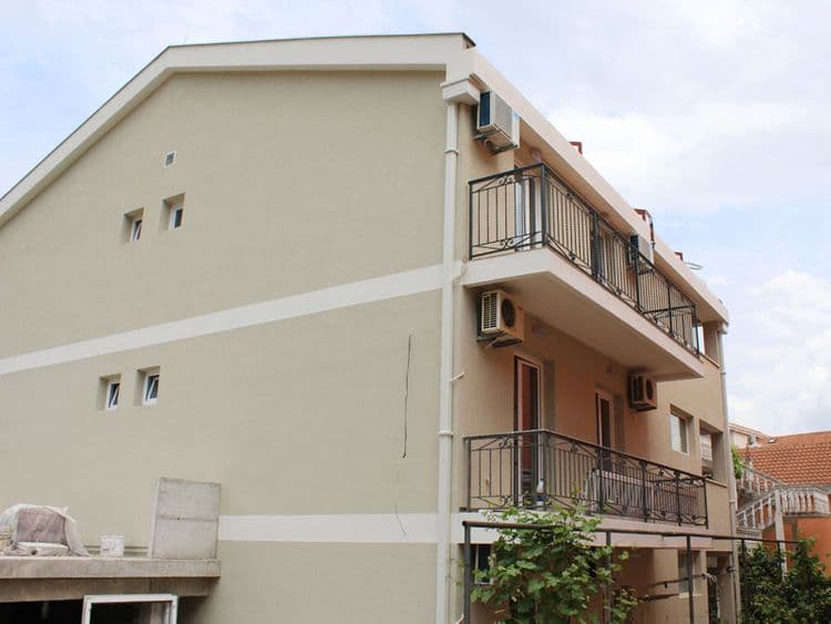 Simon Villa