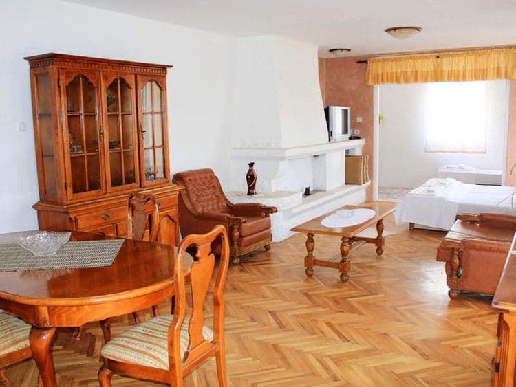 Aleksa Villa