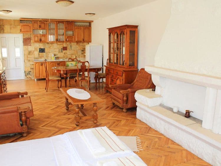 Aleksa Villa