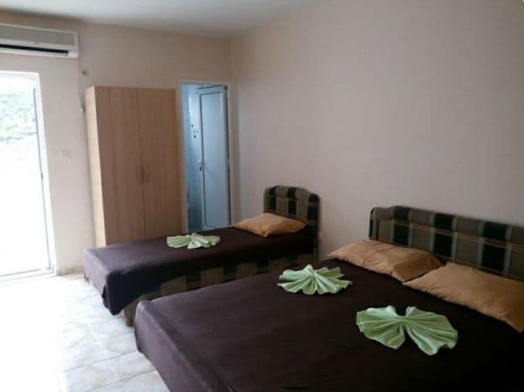 Lara-S Apartment