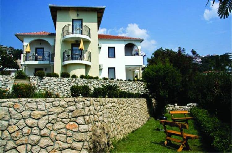 Eneida Apartments