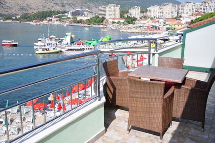 Amor Apartments