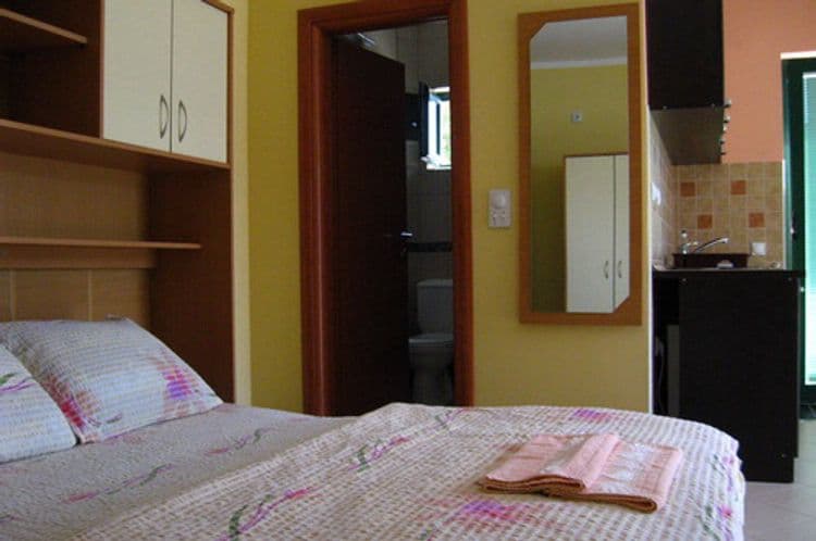 Amor Apartments