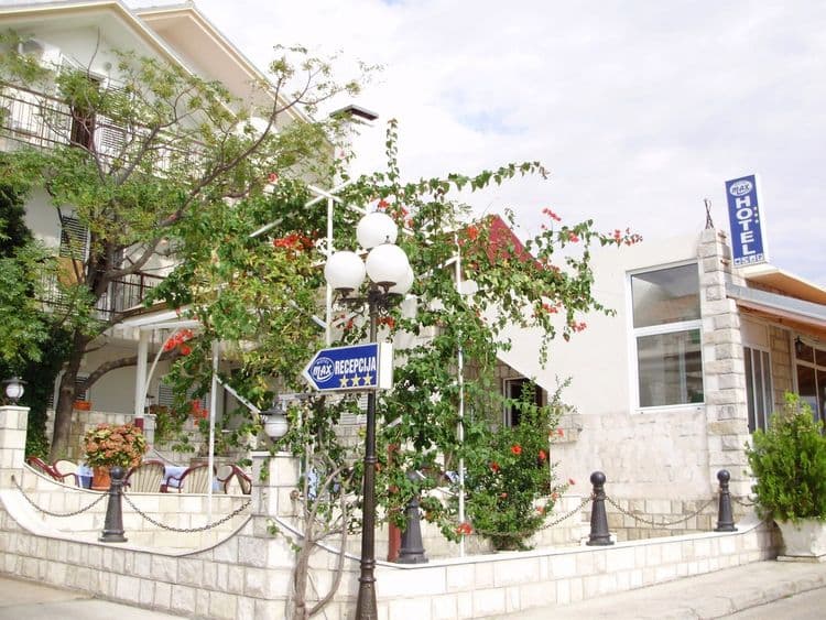 Max Hotel