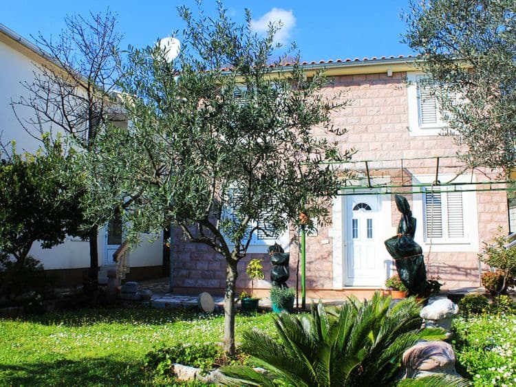 Larisa Lux Villa