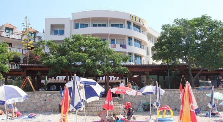 Deus Apartments