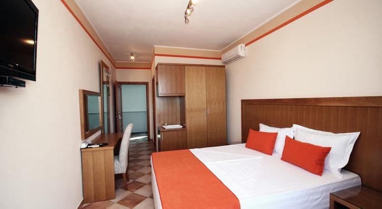 Deus Apartments