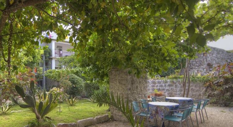 LaRos Apartments