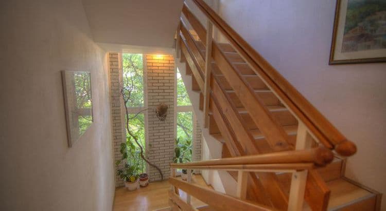 LaRos Apartments