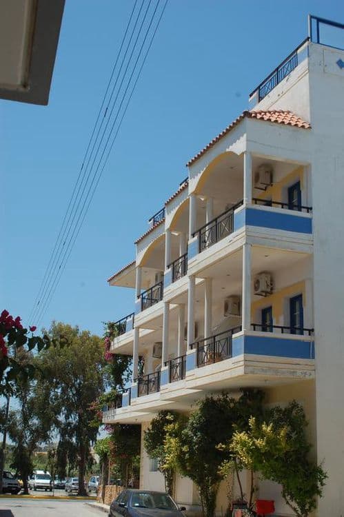Uncle George Studios & Apartments