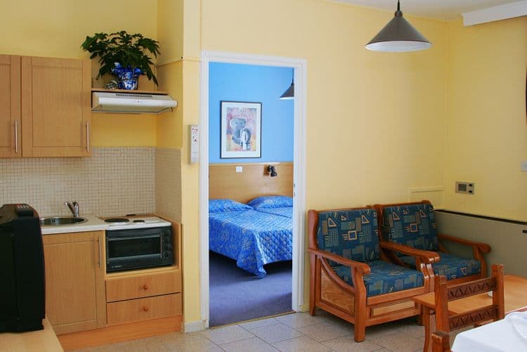 Daphne Hotel Apartments