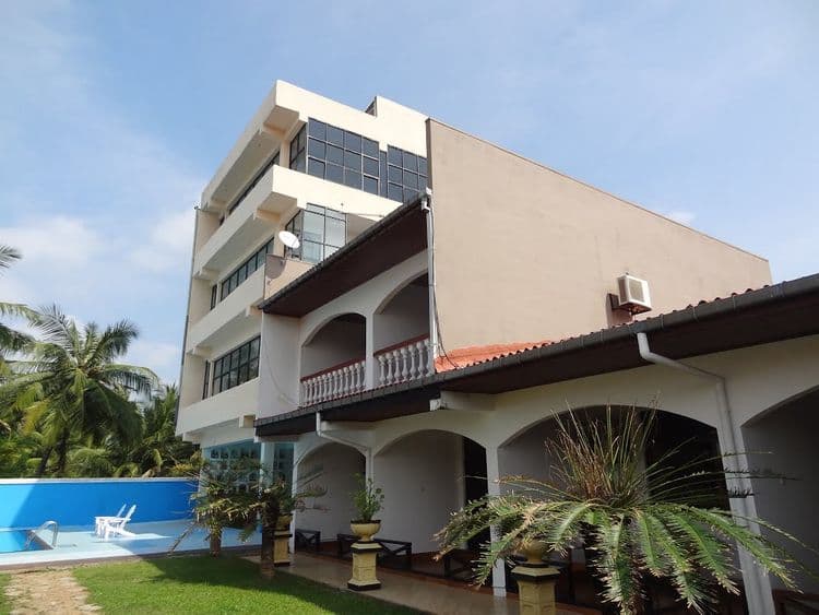 Honors Club Hotel