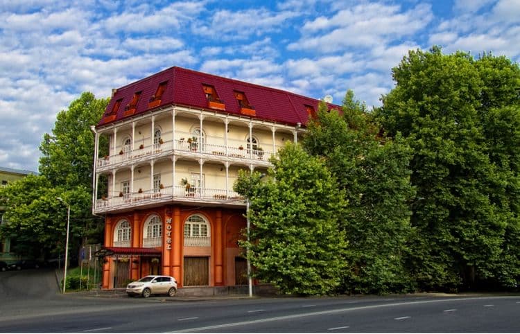 Riverside Hotel