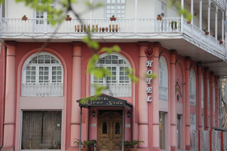 Riverside Hotel