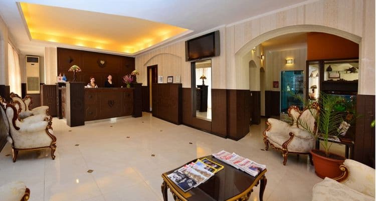 Riverside Hotel