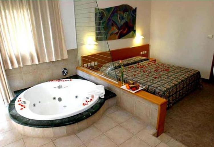 C Hotel Neve Ilan