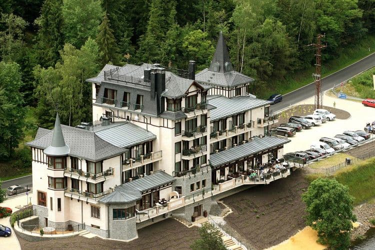Retro Riverside Luxury Wellness Resort
