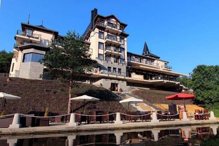 Retro Riverside Luxury Wellness Resort