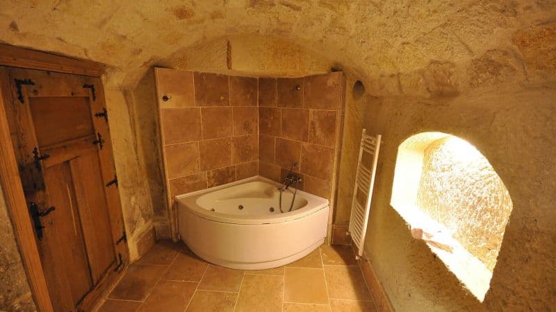 HAS CAVE KONAK