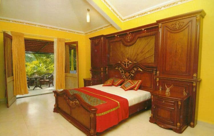 Coconut Grove Royale