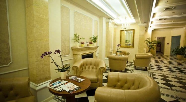 Queens Court Hotel & Residence