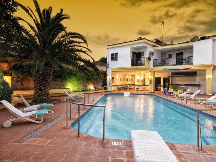 Elia Hotel Apartments