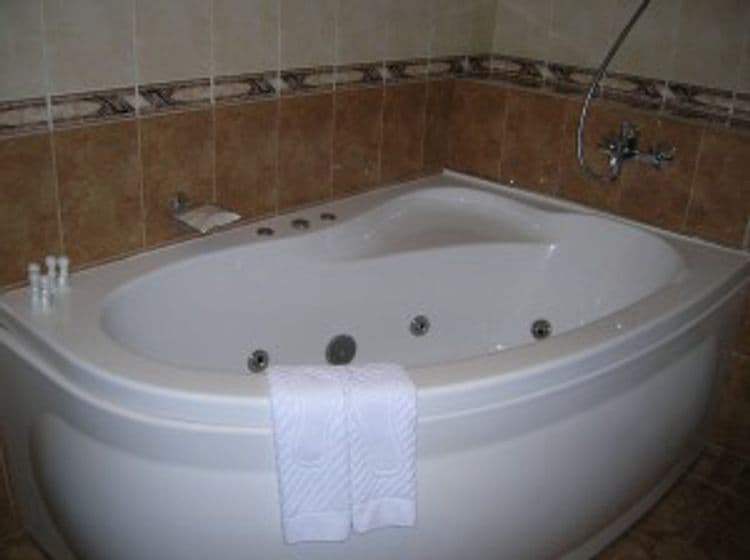Triada Hotel