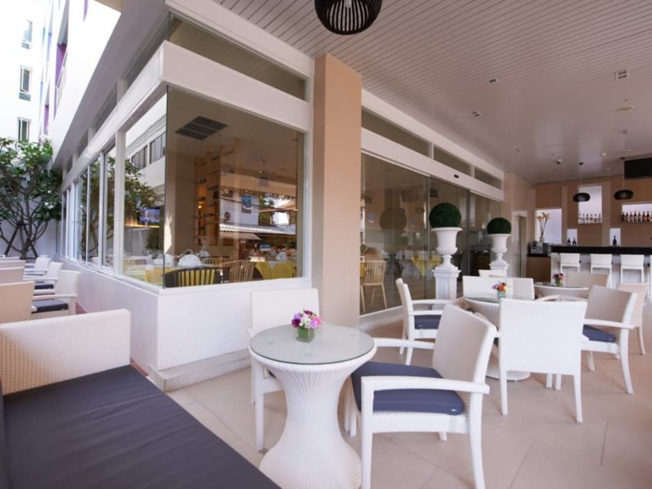 Pattaya Sea View Hotel