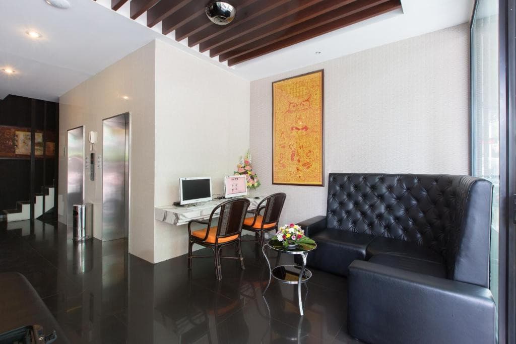 Hemingways Silk Hotel