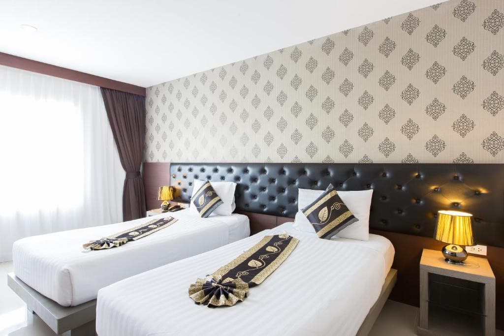 Hemingways Silk Hotel