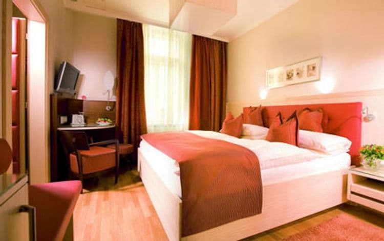 Pension Baronesse Hotel