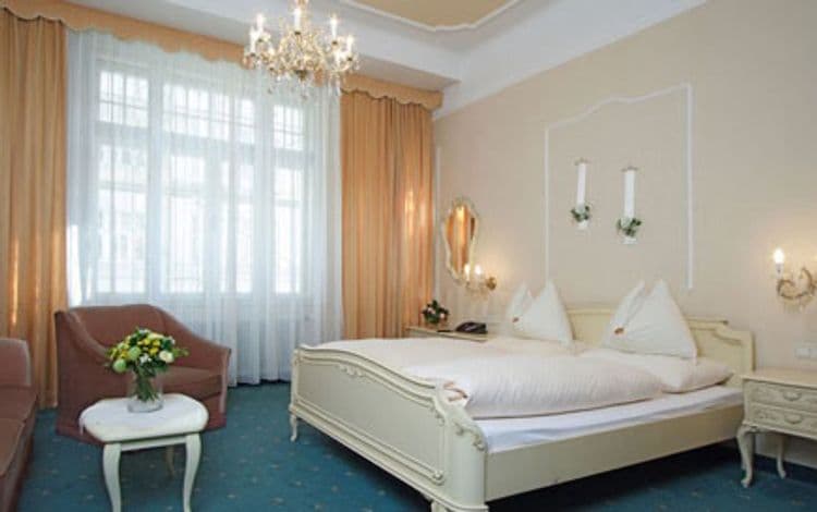 Pension Baronesse Hotel