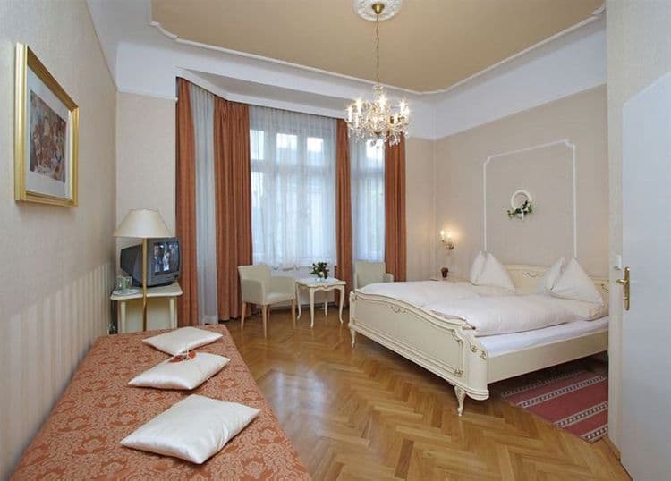 Pension Baronesse Hotel