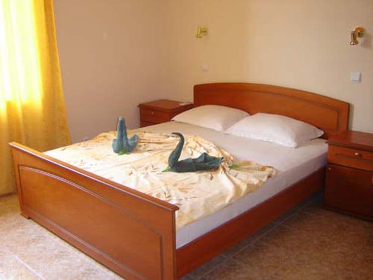 Chris Hotel