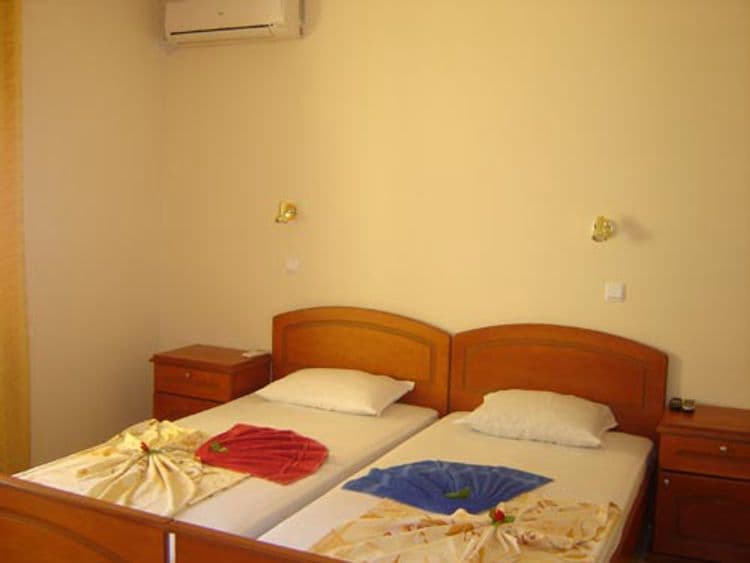 Chris Hotel