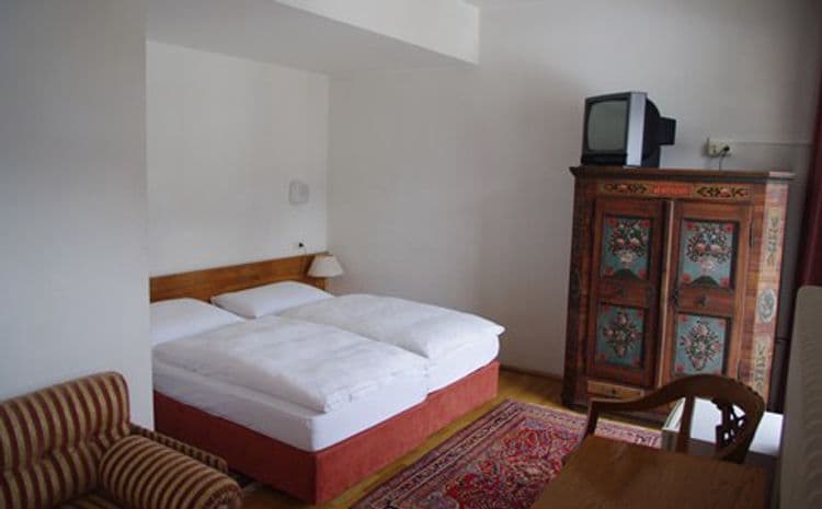 Nefer Pension