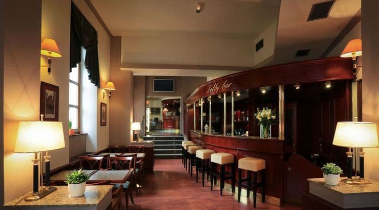 Carlton Hotel