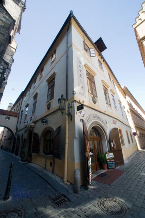 Cerny Slon Hotel