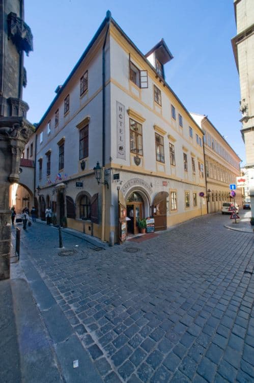 Cerny Slon Hotel