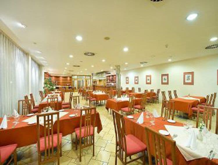 Ramada Airport Hotel Prague