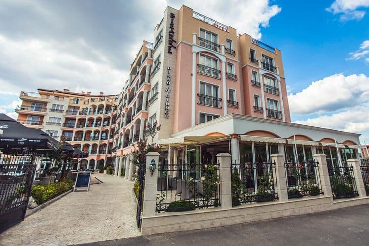 Avenue Deluxe ApartHotel
