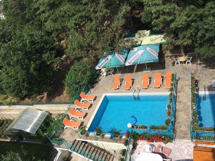 Zora Hotel