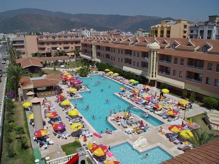 Midpoint Club & Suites